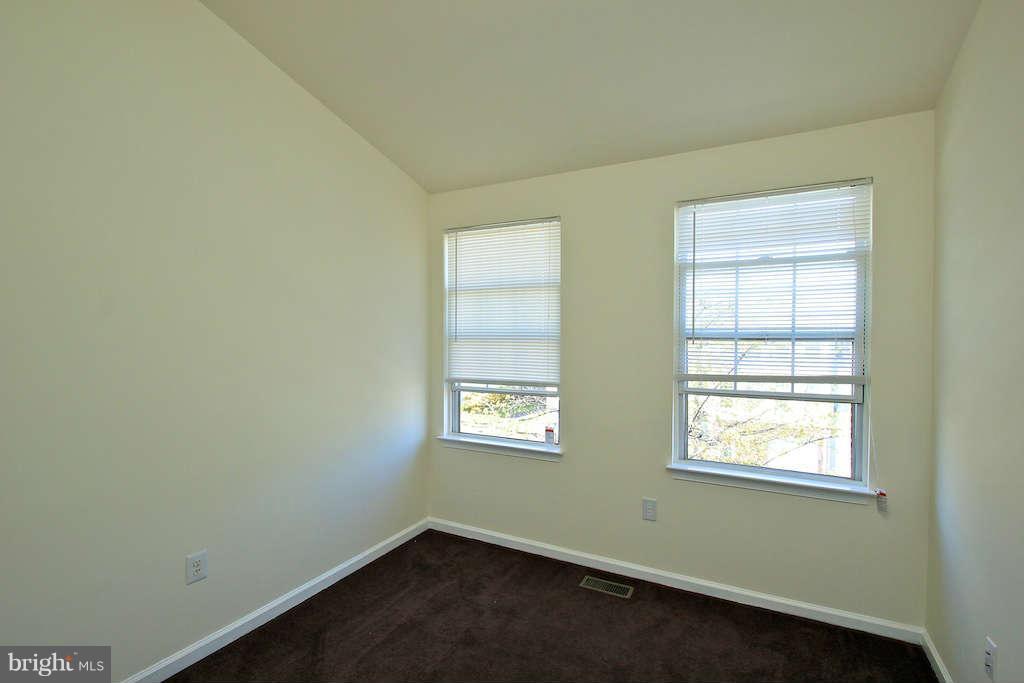 14807 Edman Road Centreville, VA 20121 - Photo 23 of 29 Bedroom