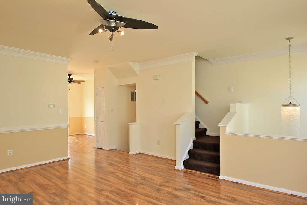 14807 Edman Road Centreville, VA 20121 - Photo 4 of 29 Family Room