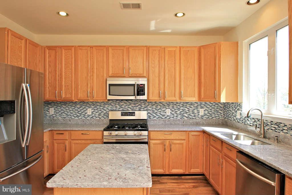 14807 Edman Road Centreville, VA 20121 - Photo 7 of 29 Kitchen