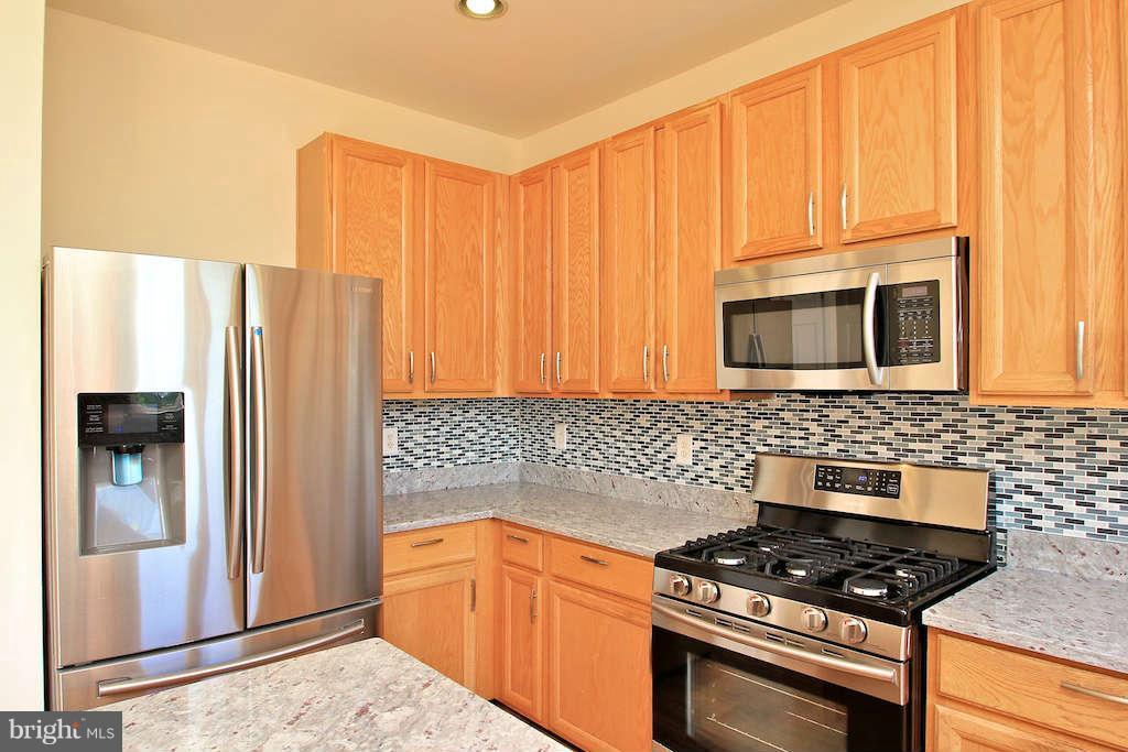14807 Edman Road Centreville, VA 20121 - Photo 8 of 29 Kitchen
