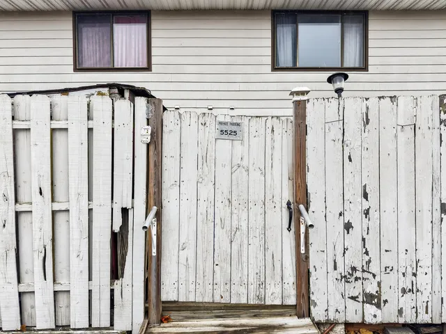 a picture of a bench in front of a wall