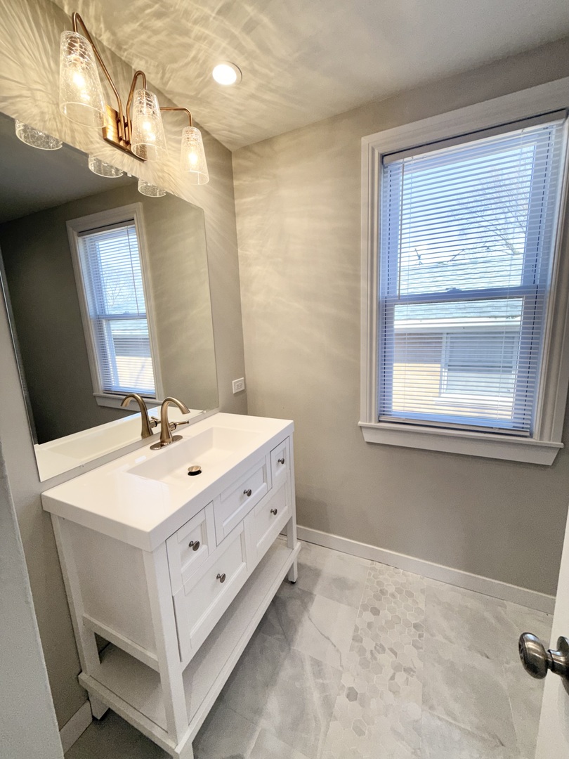 11657 South Racine Avenue Chicago, IL 60643 - Photo 15 of 40 a bathroom with a sink and a mirror