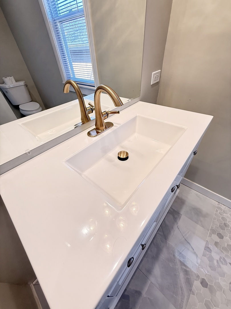 11657 South Racine Avenue Chicago, IL 60643 - Photo 23 of 40 a bathroom with a sink and mirror