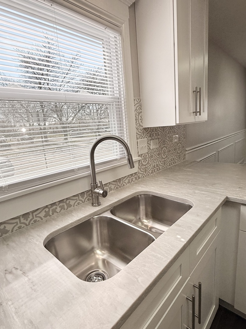 11657 South Racine Avenue Chicago, IL 60643 - Photo 25 of 40 a kitchen with a sink and a window