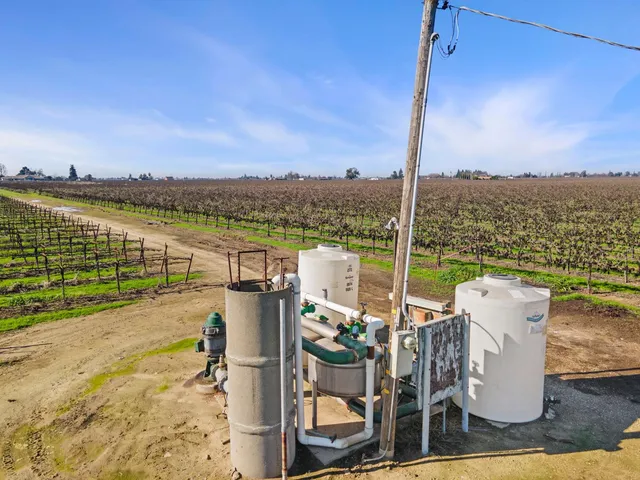 $1,040,000 | 10400 East Harney Lane, Lodi, CA 95240