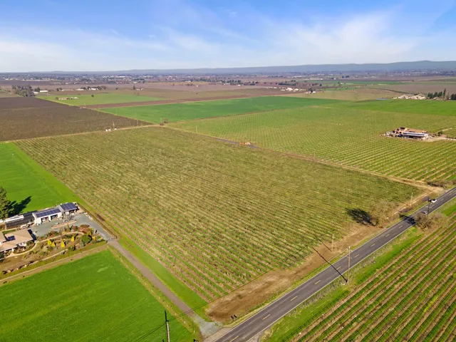 $1,040,000 | 10400 East Harney Lane, Lodi, CA 95240