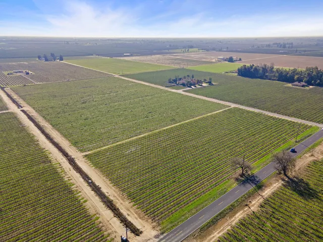 $1,040,000 | 10400 East Harney Lane, Lodi, CA 95240