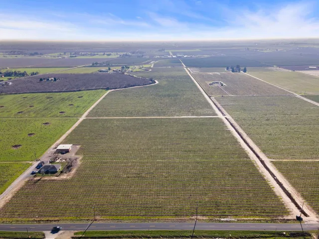 $1,040,000 | 10400 East Harney Lane, Lodi, CA 95240