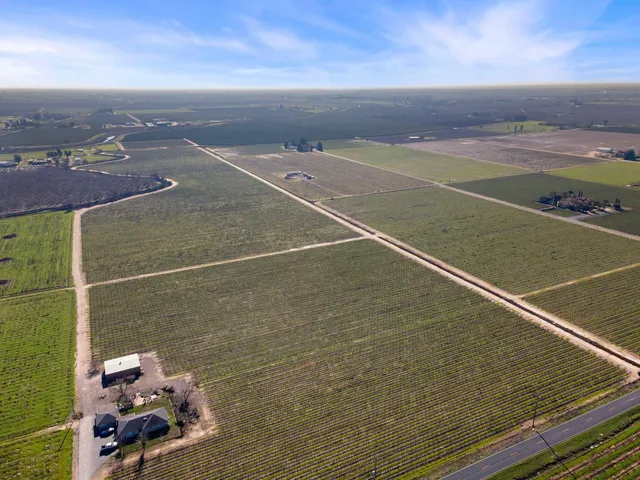 $1,040,000 | 10400 East Harney Lane, Lodi, CA 95240