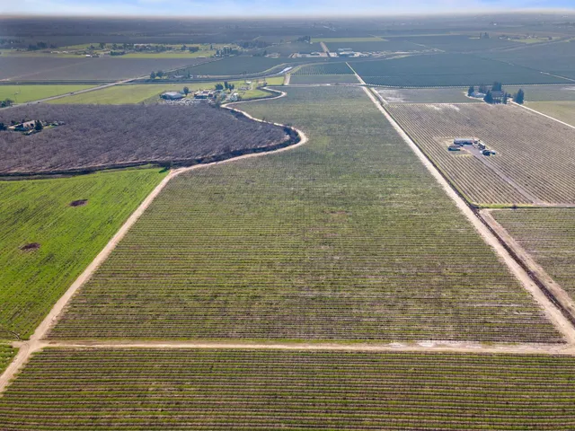 $1,040,000 | 10400 East Harney Lane, Lodi, CA 95240