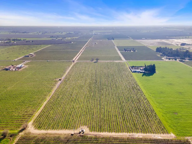 $1,040,000 | 10400 East Harney Lane, Lodi, CA 95240