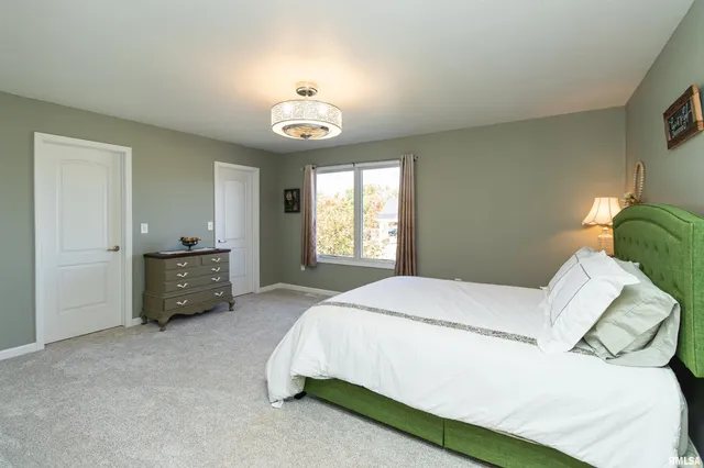 $215,500 | 1416 Vista Grande Drive, Pekin, IL 61554