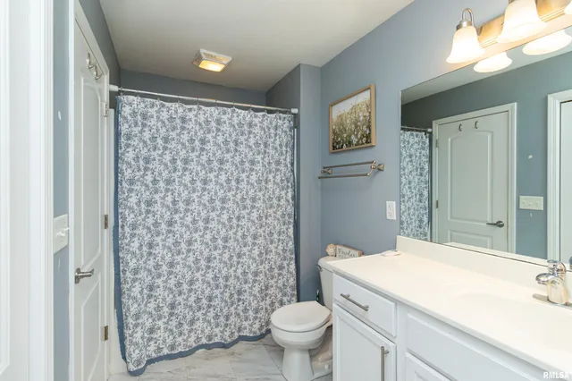 $218,500 | 1416 Vista Grande Drive, Pekin, IL 61554