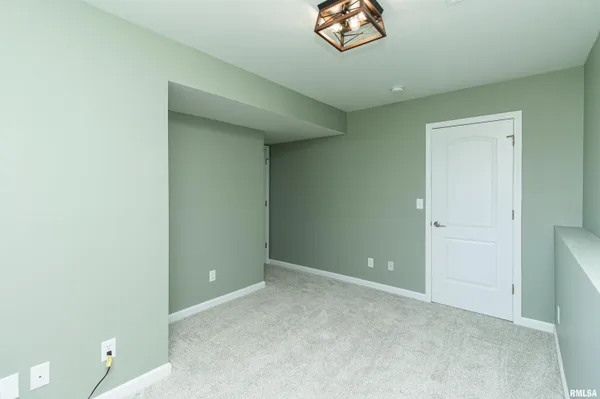 $210,000 | 1416 Vista Grande Drive, Pekin, IL 61554