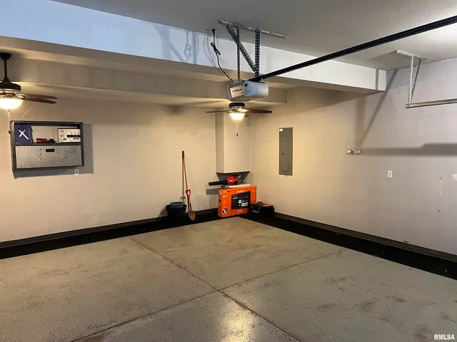 $218,500 | 1416 Vista Grande Drive, Pekin, IL 61554