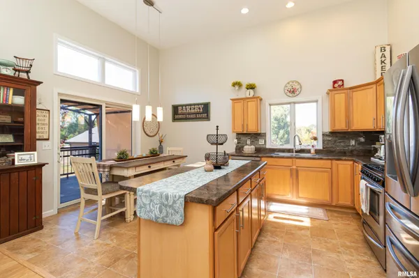 $210,000 | 1416 Vista Grande Drive, Pekin, IL 61554