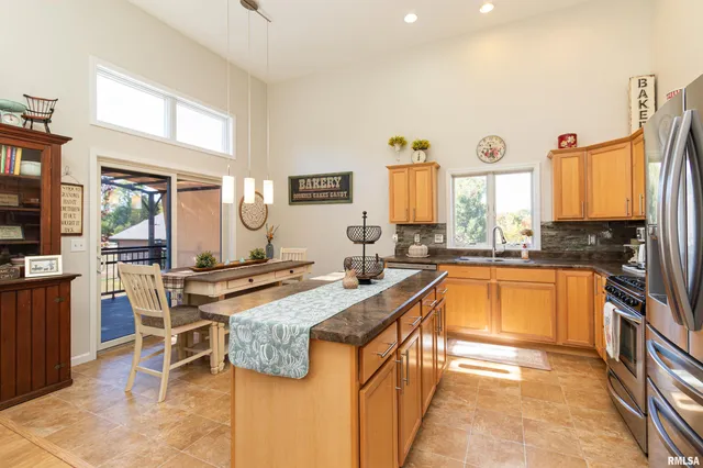 $218,500 | 1416 Vista Grande Drive, Pekin, IL 61554