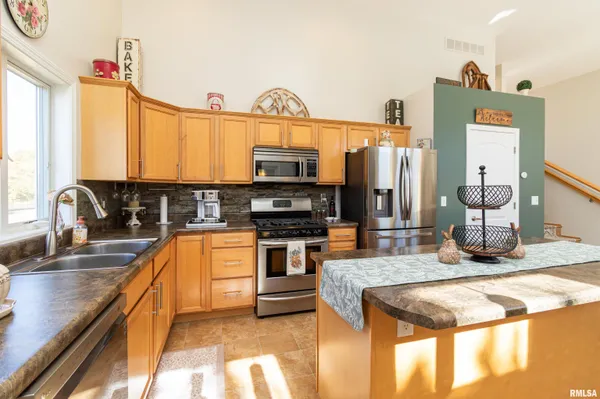 $210,000 | 1416 Vista Grande Drive, Pekin, IL 61554