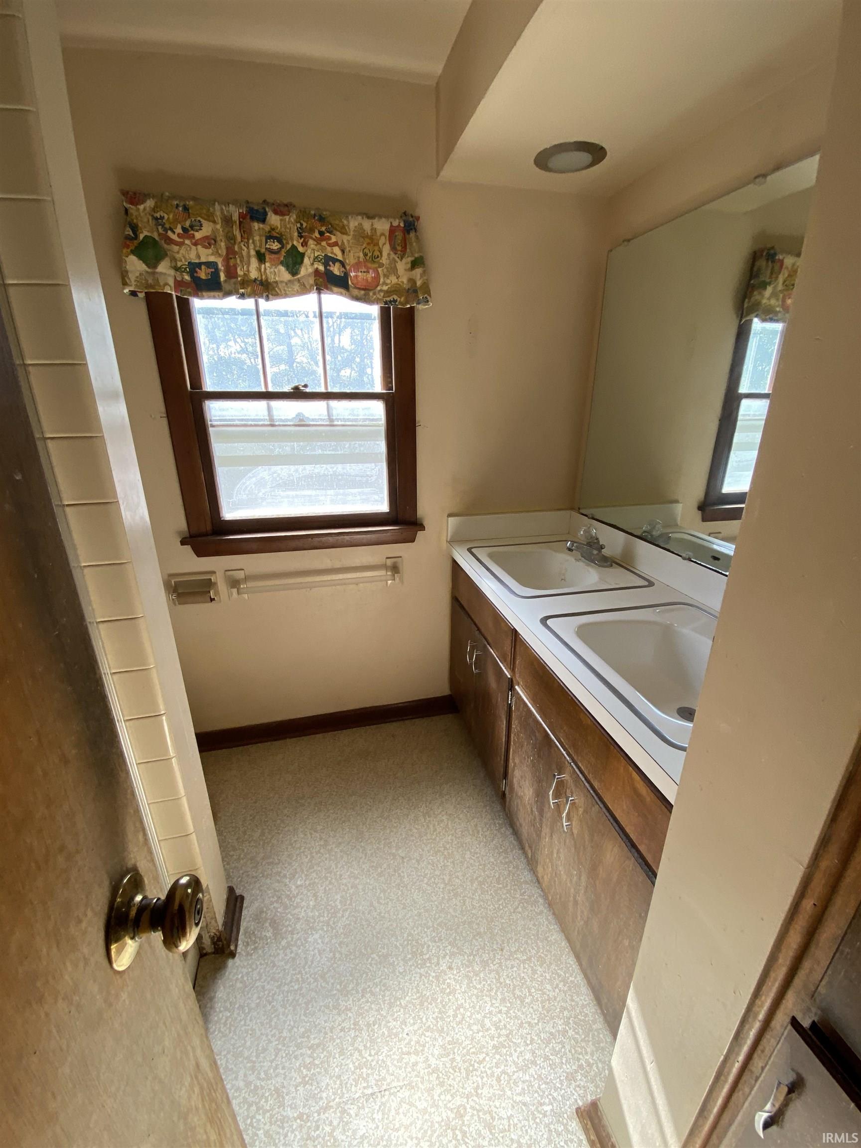 8116 Middle Mt Vernon Road Evansville, IN 47712 - Photo 21 of 36 Gallery Image 21