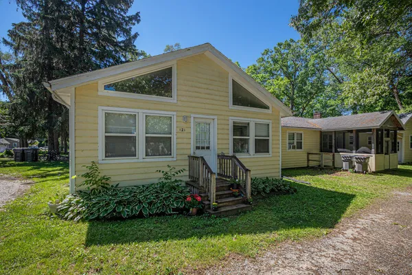 $590,000 | 121 East Michigan Street, New Buffalo, MI 49117