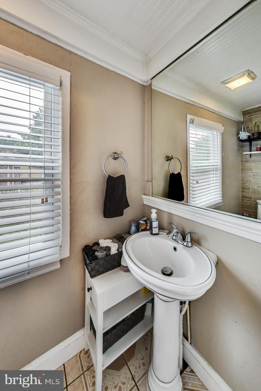 28732 Ridge Road Mount Airy, MD 21771 - Photo 36 of 65 Full bathroom