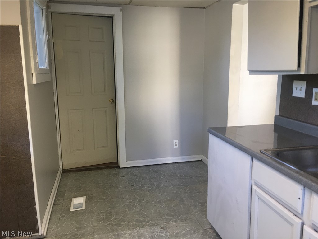 316 Warner Road Southeast Canton, OH 44707 - Photo 6 of 35 Gallery Image 6