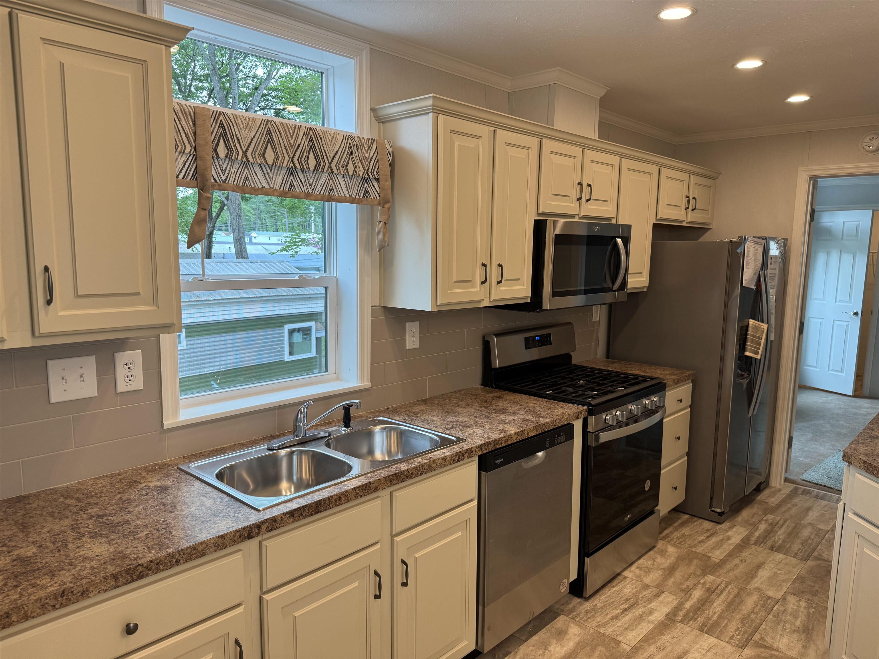 9 Sargents Place, Unit 113 Gilford, NH 03249 - Photo 9 of 23