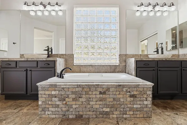 $3,695 | 3565 East Vaughn Court, Gilbert, AZ 85234