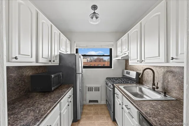 $157,000 | 20 Shady Glen Court, Unit 3A, New Rochelle, NY 10805