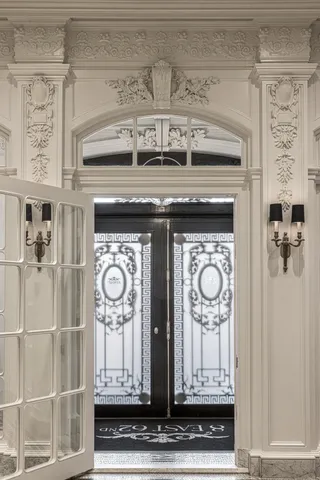 a close up view of a washer and dryer