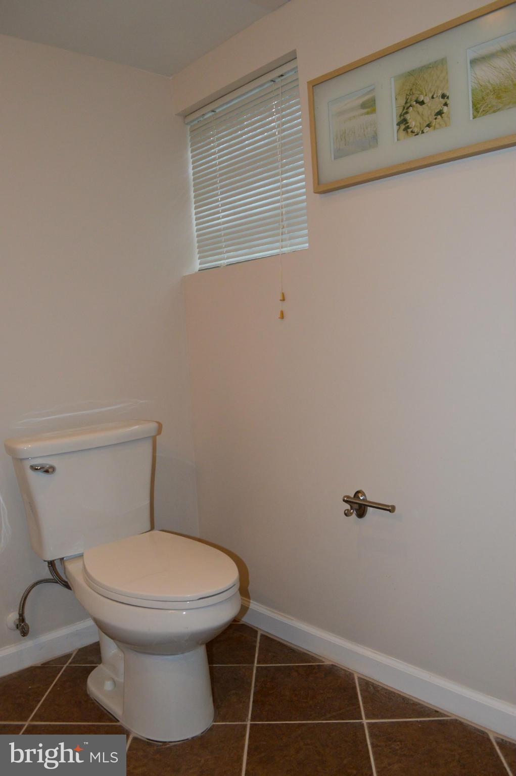 4926 West Hills Road Baltimore, MD 21229 - Photo 21 of 30 Bath