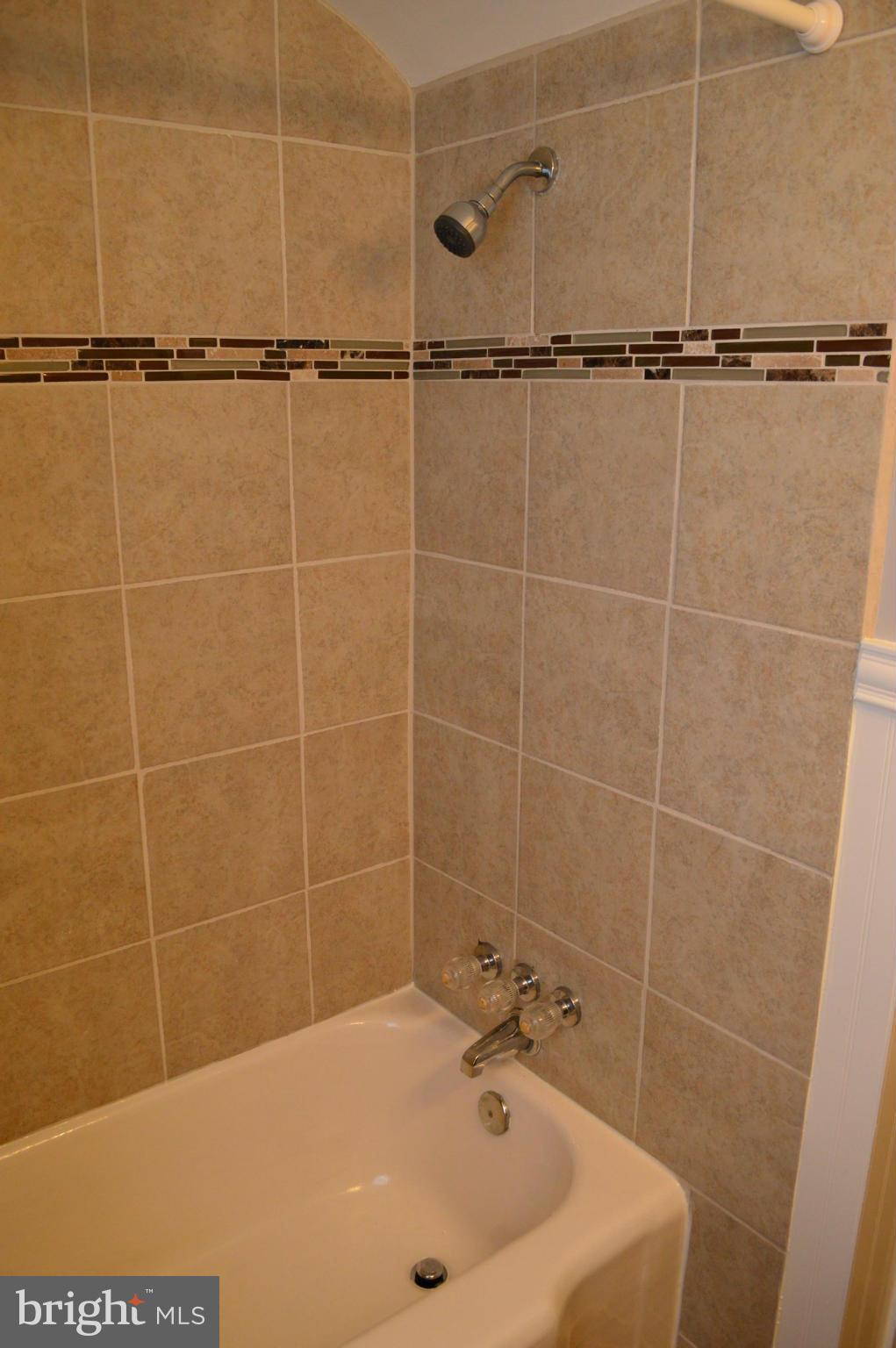 4926 West Hills Road Baltimore, MD 21229 - Photo 27 of 30 Bath