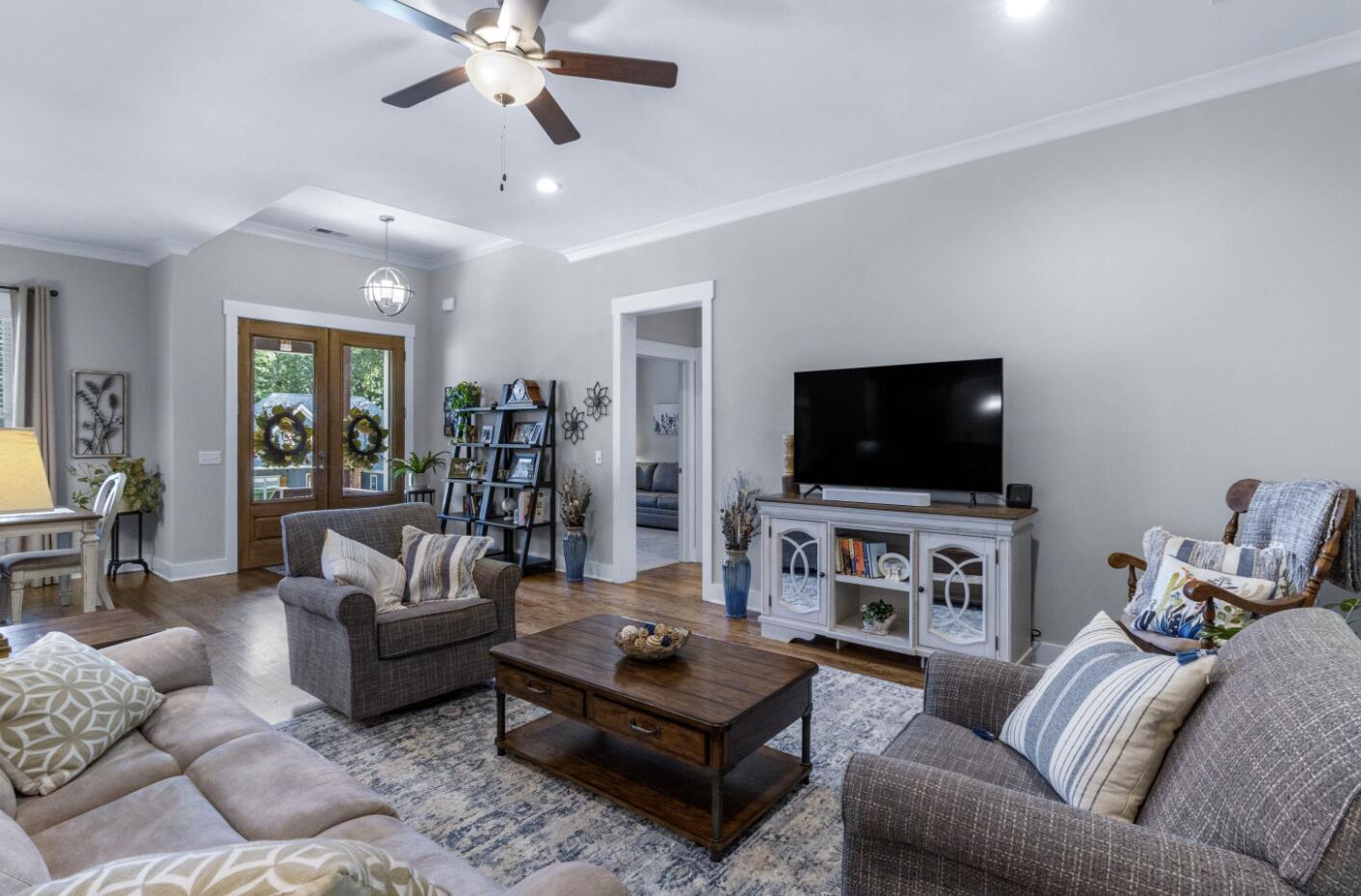 5011 Virginia Pine Road Signal Mountain, TN 37377 - Photo 4 of 21 Living