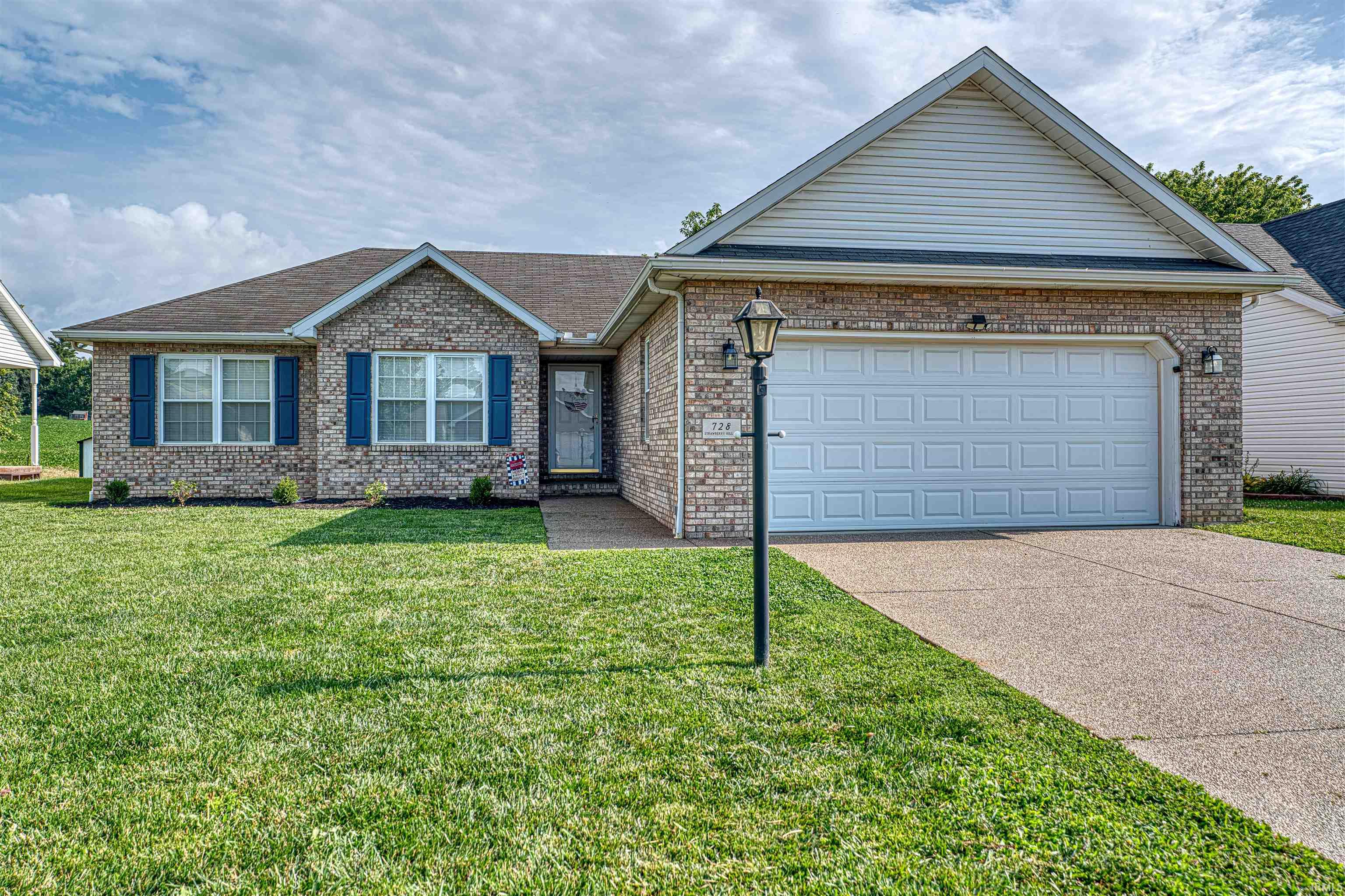 728 Strawberry Hill Road Evansville, IN 47711 - Photo 1 of 29