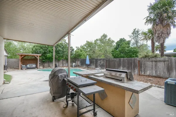 $735,000 | 640 Ferguson Court, Dixon, CA 95620