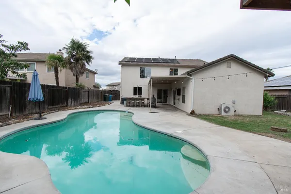 $735,000 | 640 Ferguson Court, Dixon, CA 95620