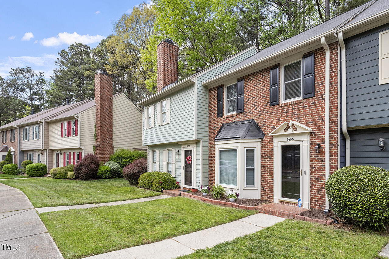 5656 Hamstead Crossing Raleigh, NC 27612 - Photo 3 of 35 5656 Hamstead Crossing_03