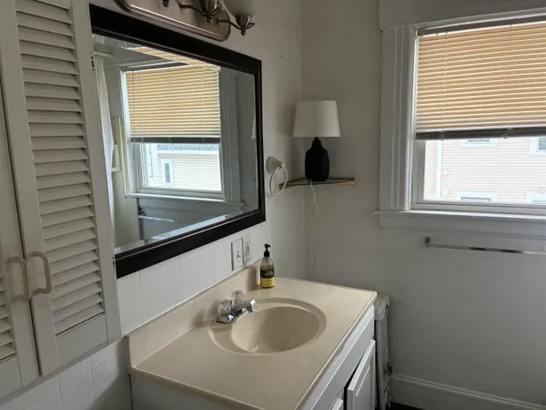 $1,500 | 56 Webster Street, Manchester, NH 03104
