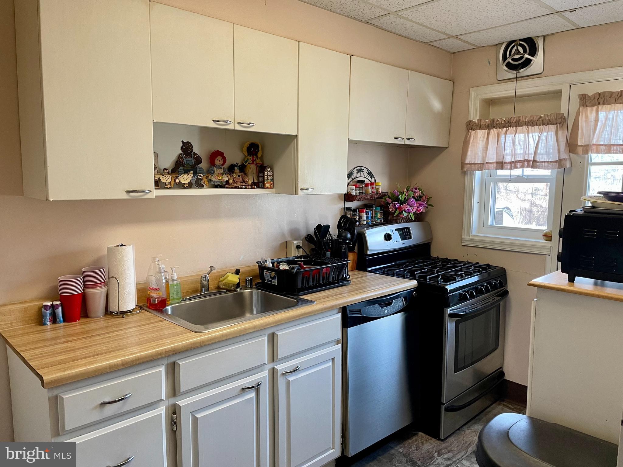 642 Middlesex Road Essex, MD 21221 - Photo 5 of 16