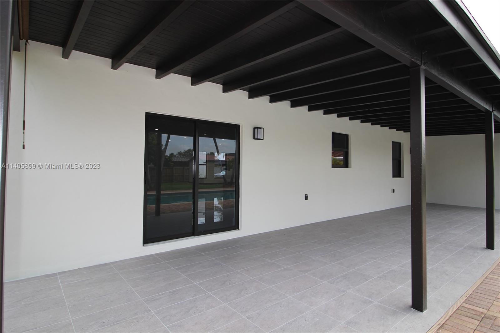 10810 Southwest 28th Street Miami, FL 33165 - Photo 9 of 45 a view of an empty room