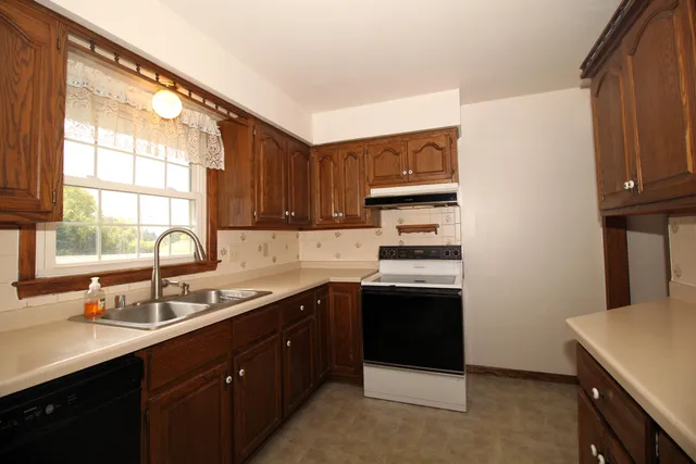 $749,900 | 19010 West Main Street, Lannon, WI 53046