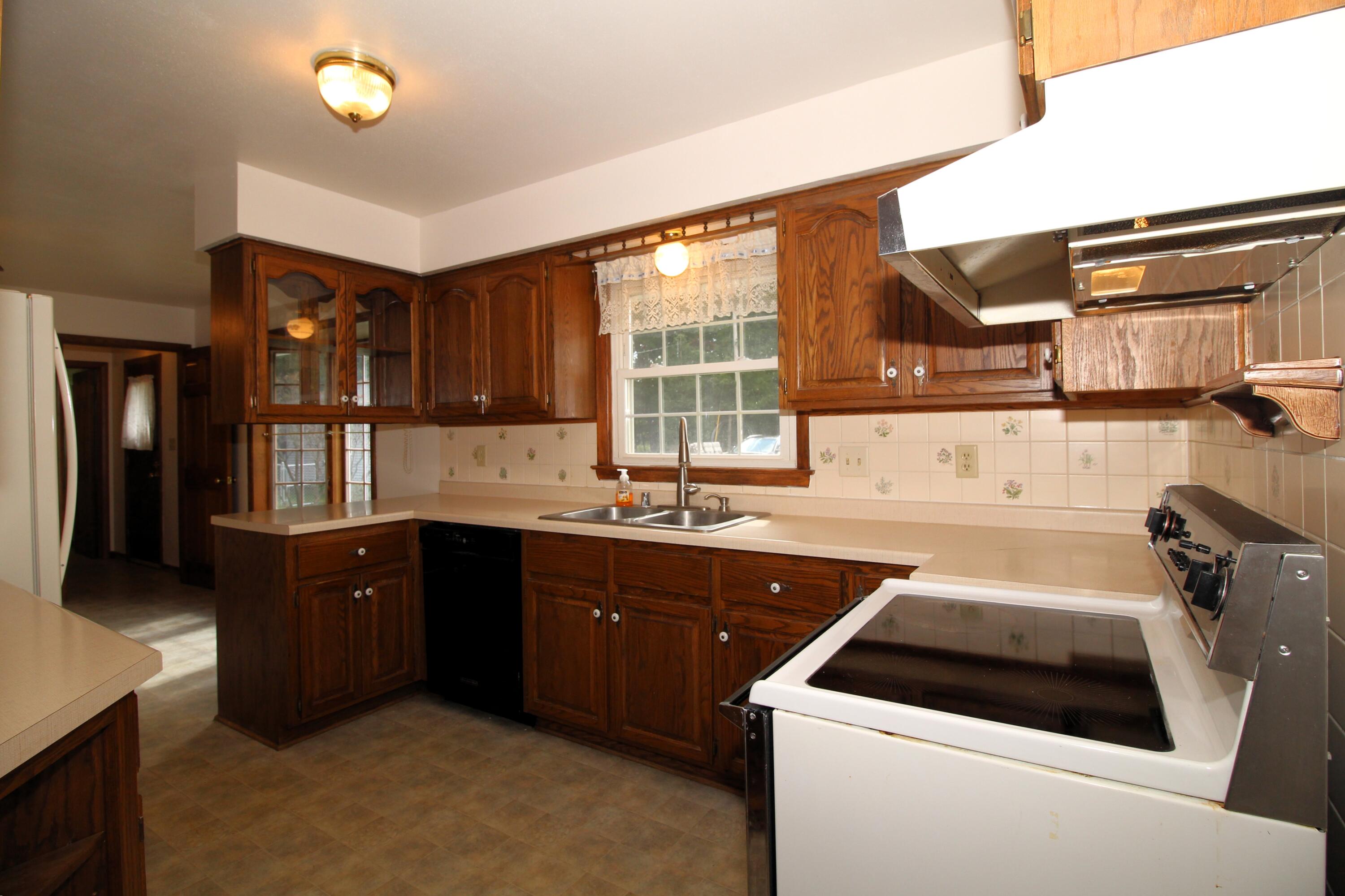 19010 West Main Street Lannon, WI 53046 - Photo 9 of 49 Kitchen