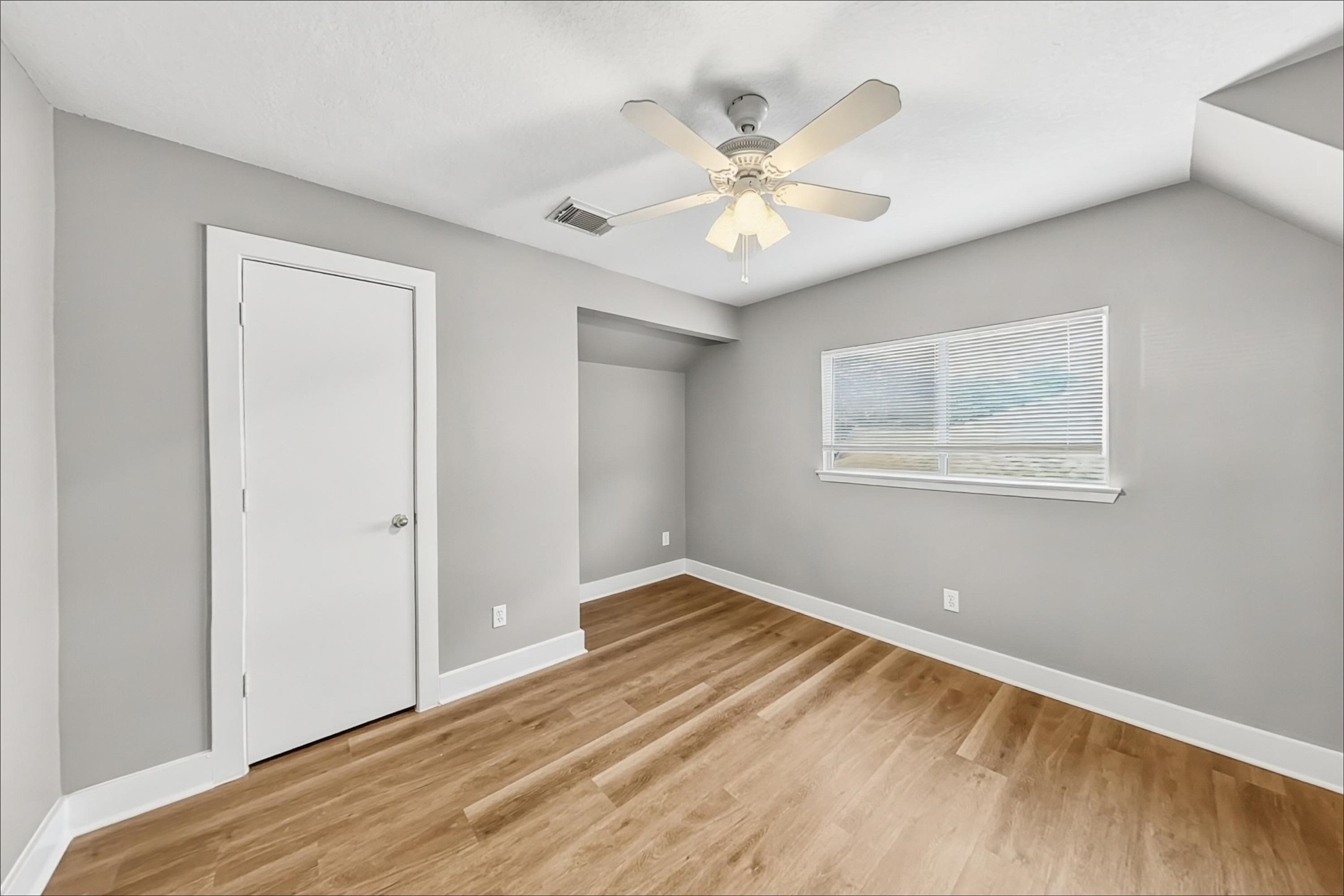 833 Lightningbug Lane Conroe, TX 77301 - Photo 12 of 15