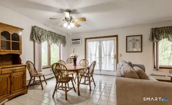 $210,000 | 24 Millbrook Court, Unit 24, Newington, CT 06111