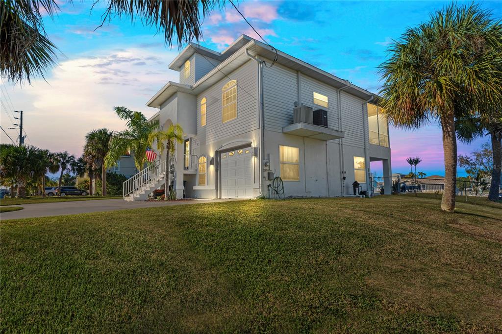 3459 Flamingo Boulevard Hernando Beach, FL 34607 - Photo 94 of 94 a front view of house with yard and green space
