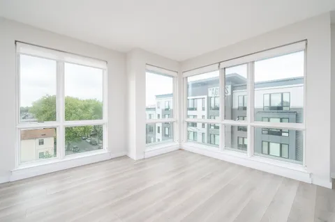 $3,022 | 16 Bennett Street, Unit 211, Jersey City, NJ 07304