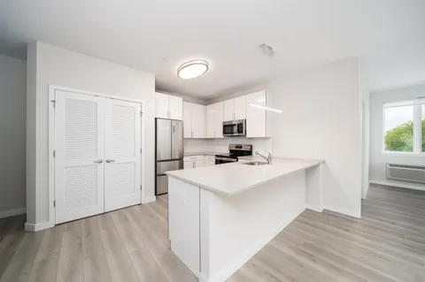 $3,022 | 16 Bennett Street, Unit 211, Jersey City, NJ 07304