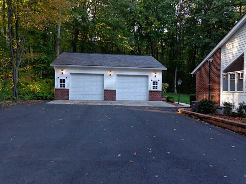 184 Archery Road Berlin, PA 15530 - Photo 22 of 25 Parking Lot/Garage. Paved driveway
