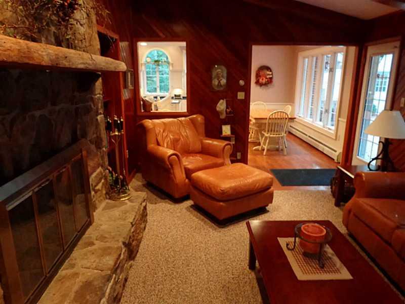 184 Archery Road Berlin, PA 15530 - Photo 7 of 25 Living Room.