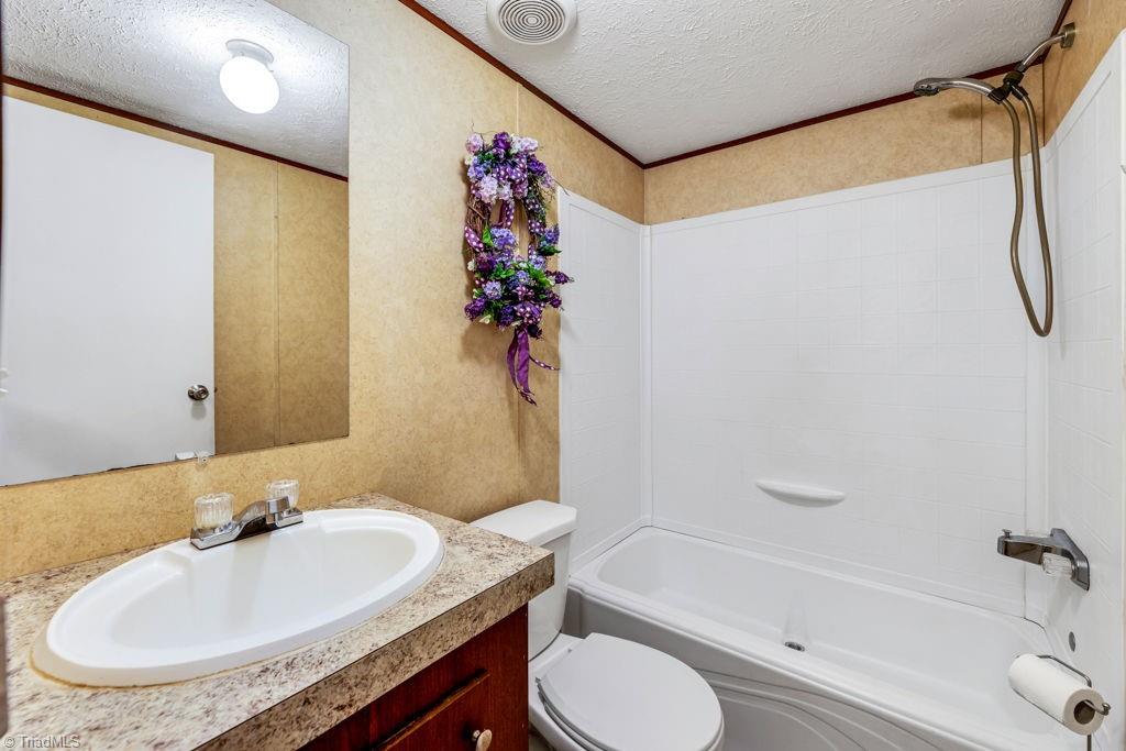 215 Meeks Road Eden, NC 27288 - Photo 18 of 27 Gallery Image 18